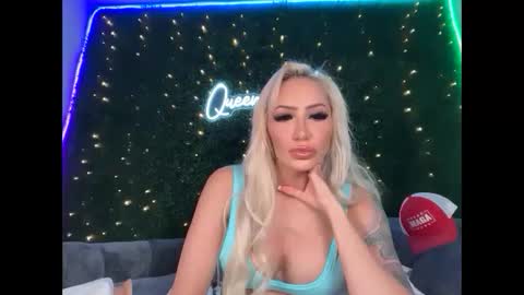 Snapshot of haliaxhill chatting on April 2026 08:42:02 PM Halia Hill online show from April 2026 08:42:02 PM