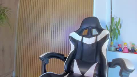 Anahis online show from October 2025 12:33:02 AM