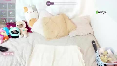 HALLE online show from April 2026 12:22:01 AM