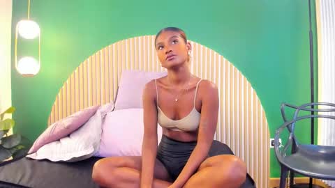 Halley Lorens online show from February 2026 04:56:02 PM