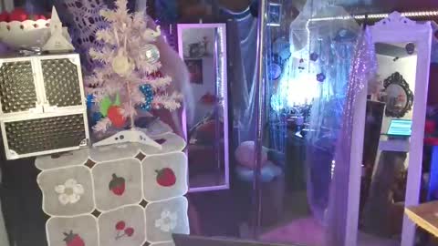 halovalentine online show from December 2024 12:41:01 AM