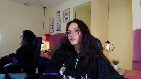 hanabie_ online show from February 2026 03:50:01 AM