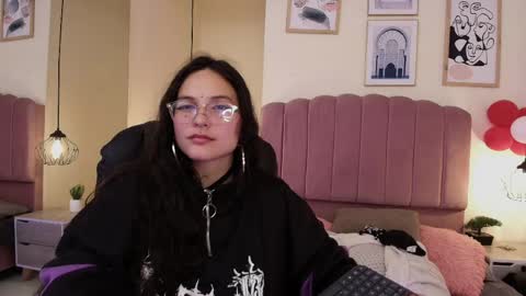 hanabie_ online show from April 2026 03:33:01 AM