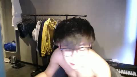 handsome_mannn online show from April 2026 04:44:01 PM