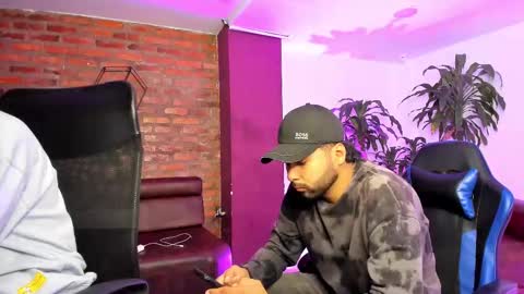 leonardfarrucknick and otis online show from September 2025 01:38:01 PM