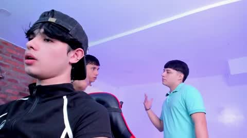 leonardfarrucknick and otis online show from April 2026 02:50:01 PM