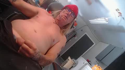 handystud33 online show from October 2025 04:35:02 PM