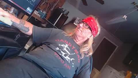 handystud33 online show from October 2025 04:08:01 PM