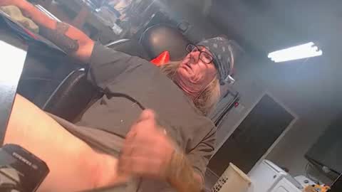 handystud33 online show from May 2026 09:03:01 AM