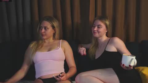 Snapshot of hanky_moon chatting on November 2025 05:11:01 PM Sweden online show from November 2025 05:11:01 PM