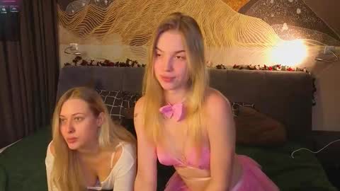 Snapshot of hanky_moon chatting on December 2025 06:47:01 PM Sweden online show from December 2025 06:47:01 PM