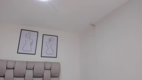 hanna__evans_ online show from September 2025 03:05:01 AM