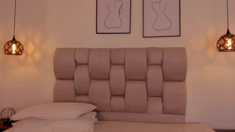 hanna__evans_ online show from September 2025 12:07:01 PM