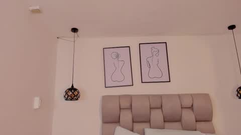 hanna__evans_ online show from September 2025 11:37:01 AM