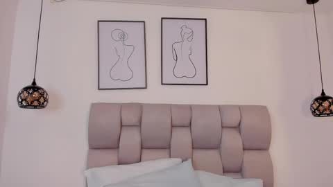 hanna__evans_ online show from October 2025 11:52:01 AM