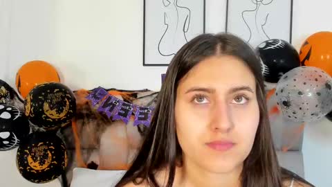 hanna__evans_ online show from October 2025 12:18:02 PM