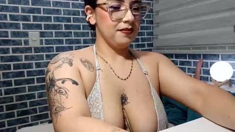 hanna_moons online show from April 2026 04:27:01 AM