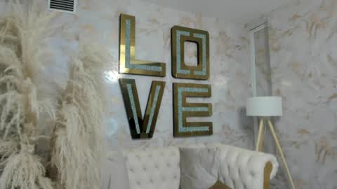 Snapshot of hanna_slut chatting on April 2026 02:22:02 AM EVA online show from April 2026 02:22:02 AM