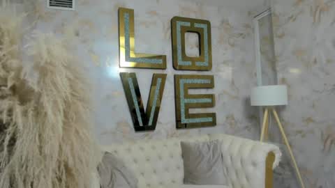 Snapshot of hanna_slut chatting on April 2026 02:09:02 AM EVA online show from April 2026 02:09:02 AM