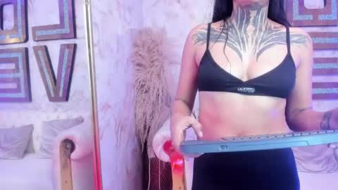 Snapshot of hanna_slut chatting on May 2026 02:08:01 AM EVA online show from May 2026 02:08:01 AM