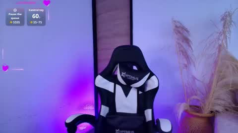 Hanna Capicorn online show from December 2025 09:43:02 PM