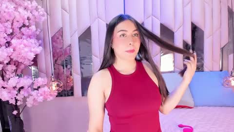 hannacollins_2 online show from April 2026 02:17:02 PM