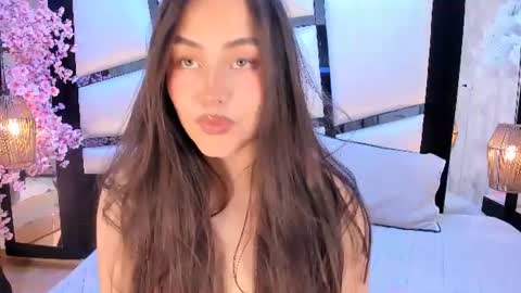 hannacollins_2 online show from August 2026 01:38:02 PM