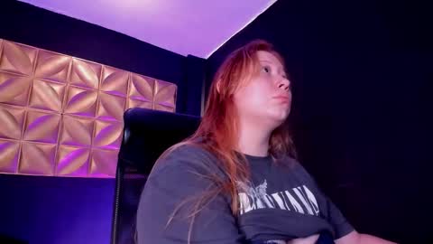 hannamartinn_ online show from September 2025 04:43:01 PM