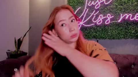 hannamartinn_ online show from October 2025 03:45:02 PM