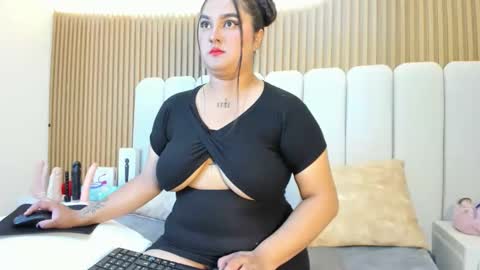 Snapshot of hanny_thomson chatting on June 2026 04:14:02 AM Hanny online show from June 2026 04:14:02 AM