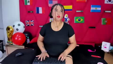 Snapshot of hanny_thomson chatting on June 2026 04:36:02 AM Hanny online show from June 2026 04:36:02 AM