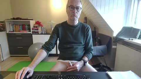 Snapshot of hanse_1 chatting on December 2024 09:28:02 AM Hanse online show from December 2024 09:28:02 AM