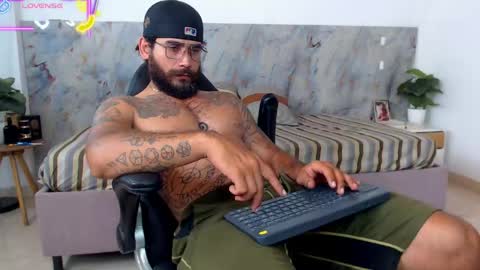 Snapshot of hanz_col chatting on April 2026 11:18:02 PM hanz_col online show from April 2026 11:18:02 PM