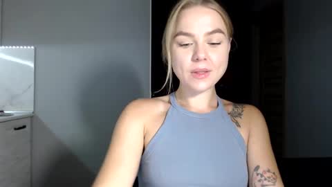 Snapshot of happy_fox_ chatting on October 2025 09:43:02 PM happy_fox_ online show from October 2025 09:43:02 PM