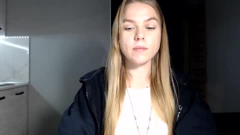 happy_fox_ online show from December 2025 08:39:01 PM