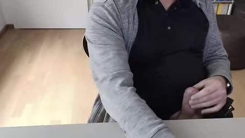 Snapshot of happybugger chatting on January 2025 01:10:01 PM Cum for you online show from January 2025 01:10:01 PM