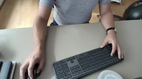 Snapshot of happybugger chatting on September 2025 12:10:01 PM Cum for you online show from September 2025 12:10:01 PM