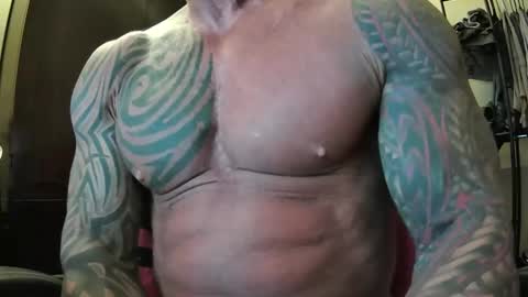 Snapshot of hardbody205a chatting on December 2024 10:32:01 PM hardbody205a online show from December 2024 10:32:01 PM