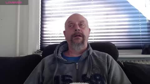 MrLazy online show from November 2025 09:52:01 AM