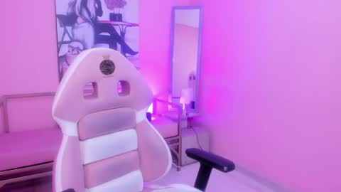 Snapshot of hari_rose chatting on May 2026 01:30:02 PM PVT 12TK 8AM - 2PM COLOMBIA online show from May 2026 01:30:02 PM
