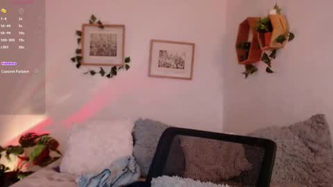 Snapshot of harmonyy01 chatting on September 2025 03:17:02 AM Harmony Please help me to reach 100 thumbs up online show from September 2025 03:17:02 AM