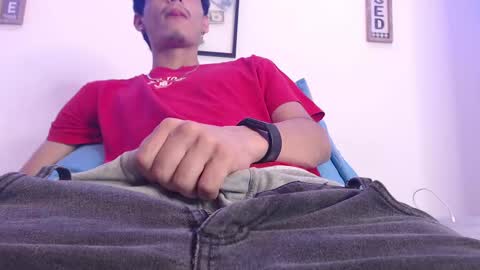 Snapshot of harrythomson1 chatting on February 2025 01:56:01 AM harry thomson online show from February 2025 01:56:01 AM