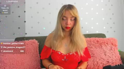 Sophia Blossom online show from November 2025 08:30:02 PM