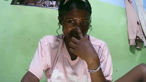 hasleyinah online show from February 2026 11:00:01 PM