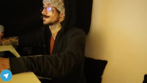 Snapshot of hatsumotokyoto chatting on January 2025 02:07:02 AM More content   2   online show from January 2025 02:07:02 AM