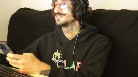 Snapshot of hatsumotokyoto chatting on January 2025 03:57:02 AM More content   2   online show from January 2025 03:57:02 AM