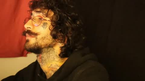 Snapshot of hatsumotokyoto chatting on February 2025 04:58:01 AM More content   2   online show from February 2025 04:58:01 AM