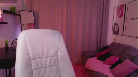 Mia online show from April 2026 07:31:01 AM