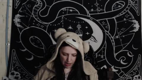 Hayle Woods online show from December 2024 03:15:01 AM