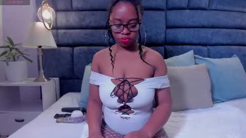 hazel_lanee online show from June 2026 07:58:01 AM